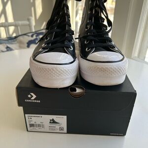 Converse Chuck Taylors Platform Leather High Top size 7.5- worn once